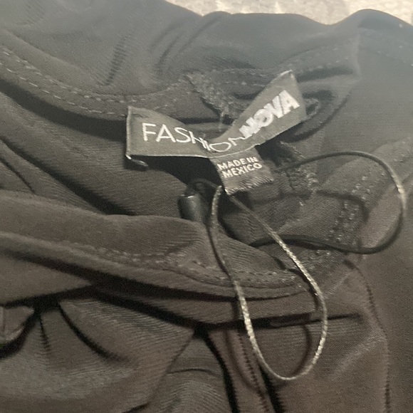 Fashion Nova jumpsuit 🖤 - Picture 6 of 7